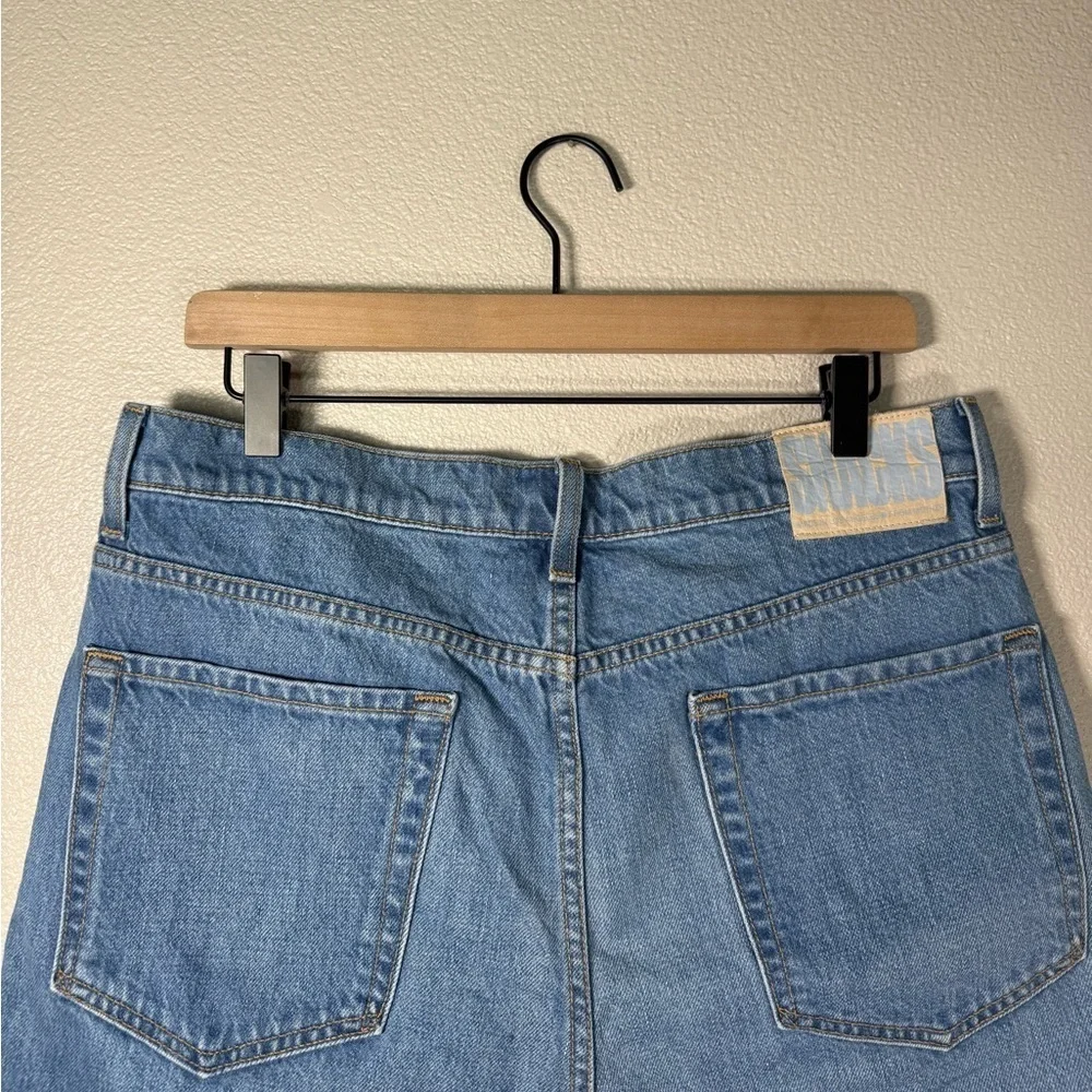 NWT Mother Snacks The Pleated Fun Dip Jean Short- Nothing else like it size 31